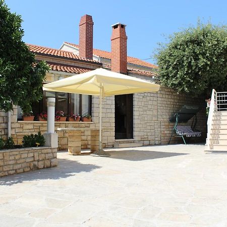 Apartment Antica Supetar Exterior foto